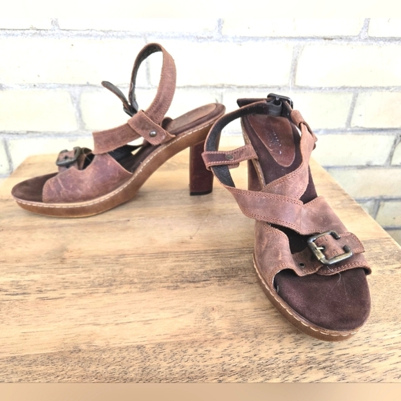 Aquatalia Leather Sandals - Picture 9 of 9